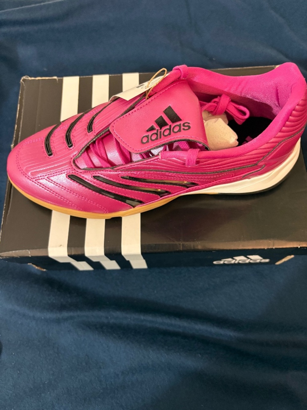 BRAND NEW ADIDAS Predator Sala PINK Size 9